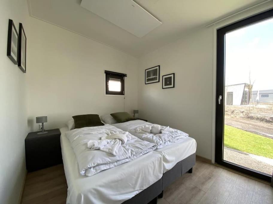 Tiny Vakantiehuis Aan Het Water Met Eigen Steiger En Airco Kampen Exterior foto