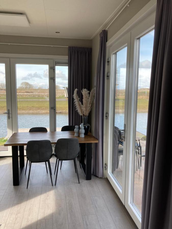 Tiny Vakantiehuis Aan Het Water Met Eigen Steiger En Airco Kampen Exterior foto