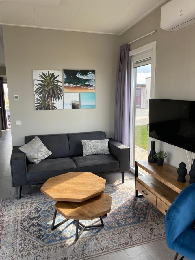 Tiny Vakantiehuis Aan Het Water Met Eigen Steiger En Airco Kampen Exterior foto