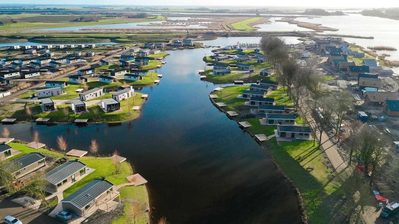 Tiny Vakantiehuis Aan Het Water Met Eigen Steiger En Airco Kampen Exterior foto