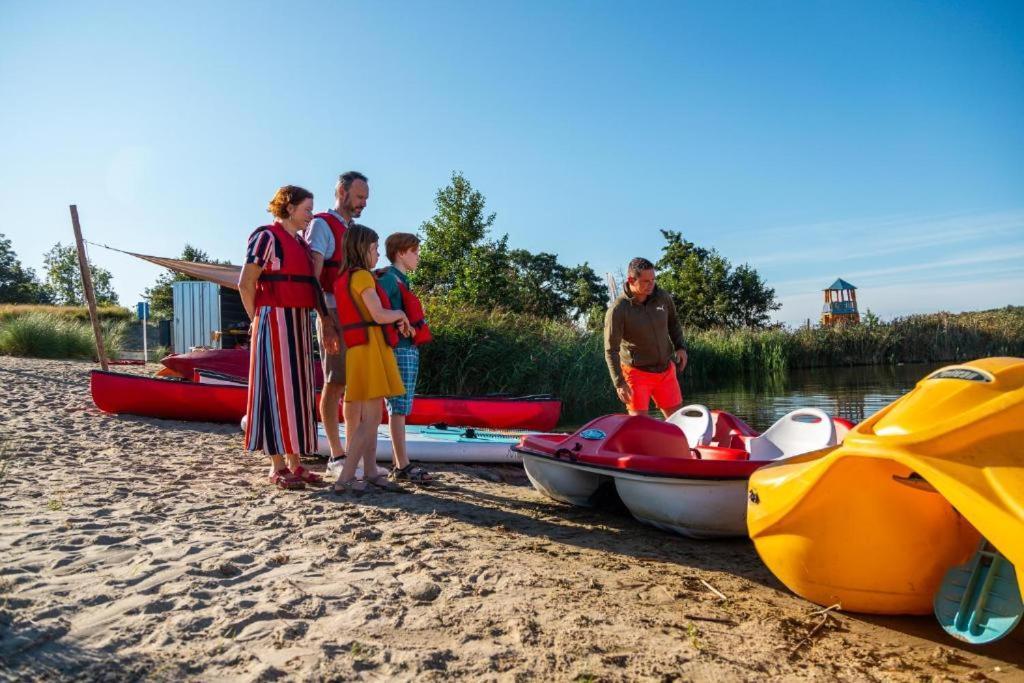 Tiny Vakantiehuis Aan Het Water Met Eigen Steiger En Airco Kampen Exterior foto