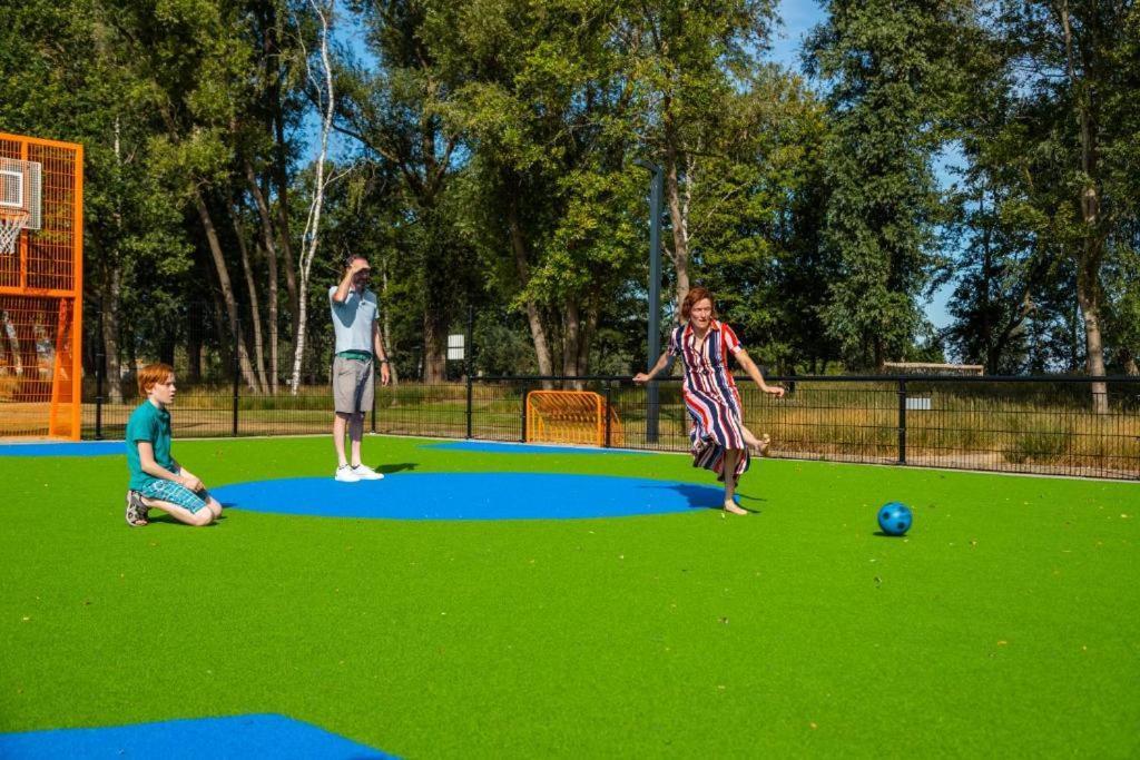 Tiny Vakantiehuis Aan Het Water Met Eigen Steiger En Airco Kampen Exterior foto