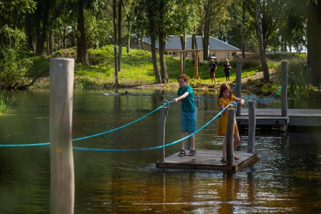 Tiny Vakantiehuis Aan Het Water Met Eigen Steiger En Airco Kampen Exterior foto