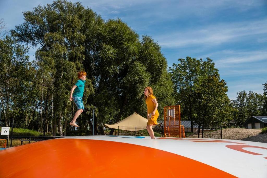 Tiny Vakantiehuis Aan Het Water Met Eigen Steiger En Airco Kampen Exterior foto